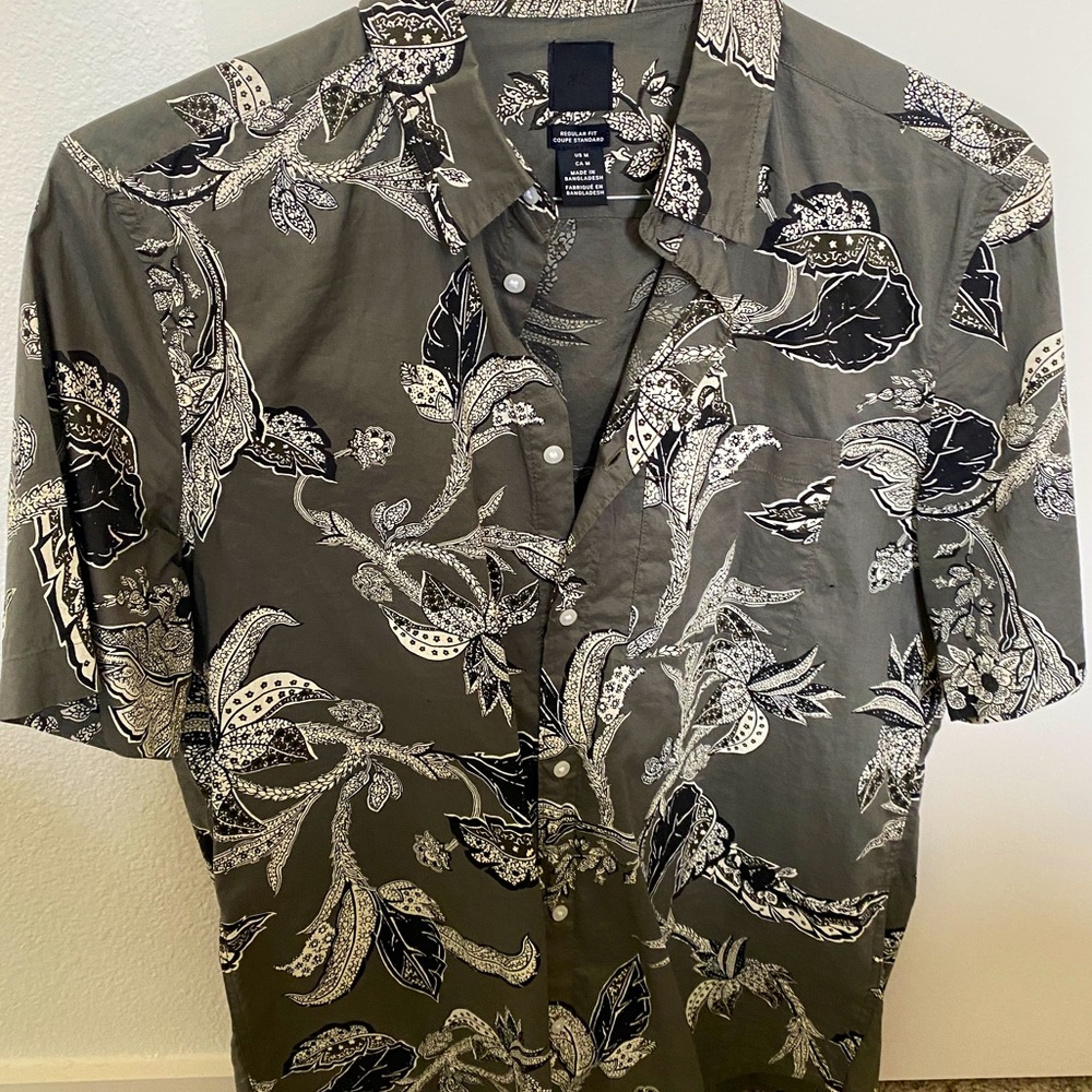 H&M mens button down shirt